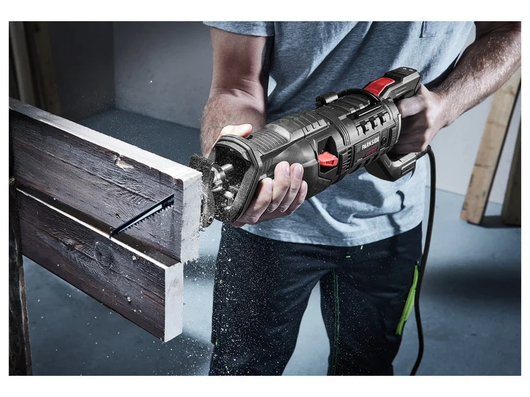 PARKSIDE PERFORMANCE® Scie sabre PPFS 1250 A1. 32 mm